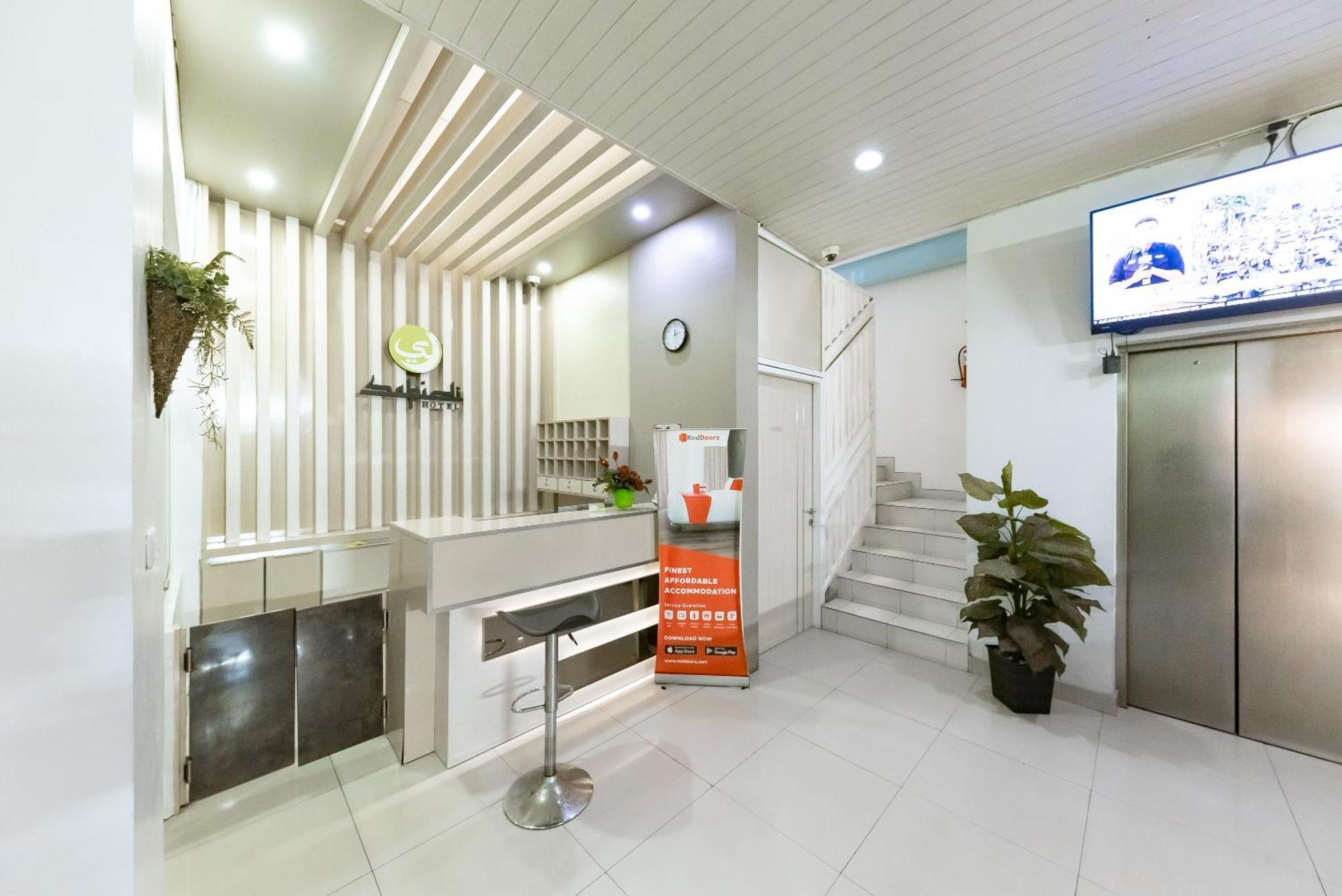 Hotel Reddoorz Near Pasar Baru Bandung Extérieur photo