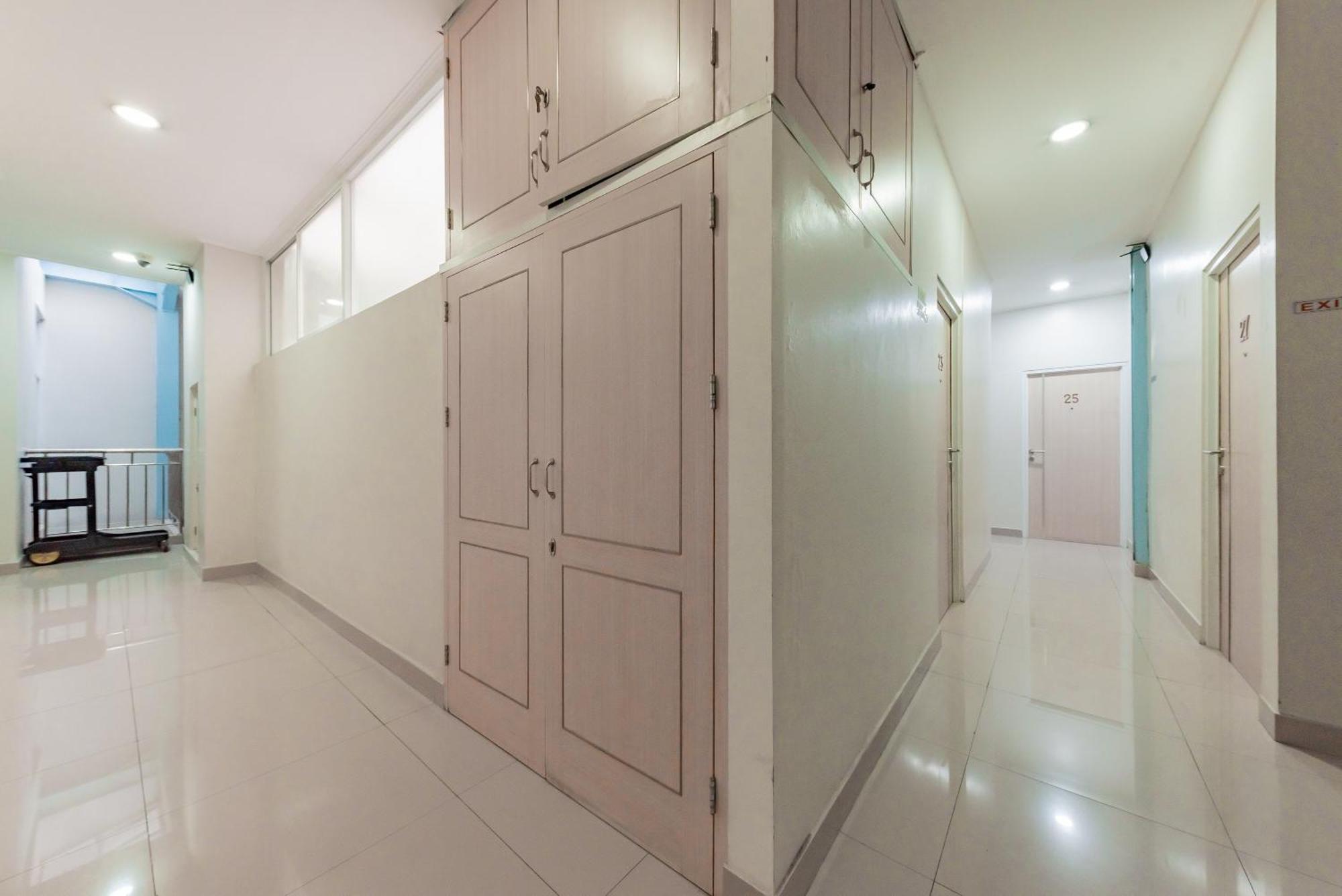 Hotel Reddoorz Near Pasar Baru Bandung Extérieur photo