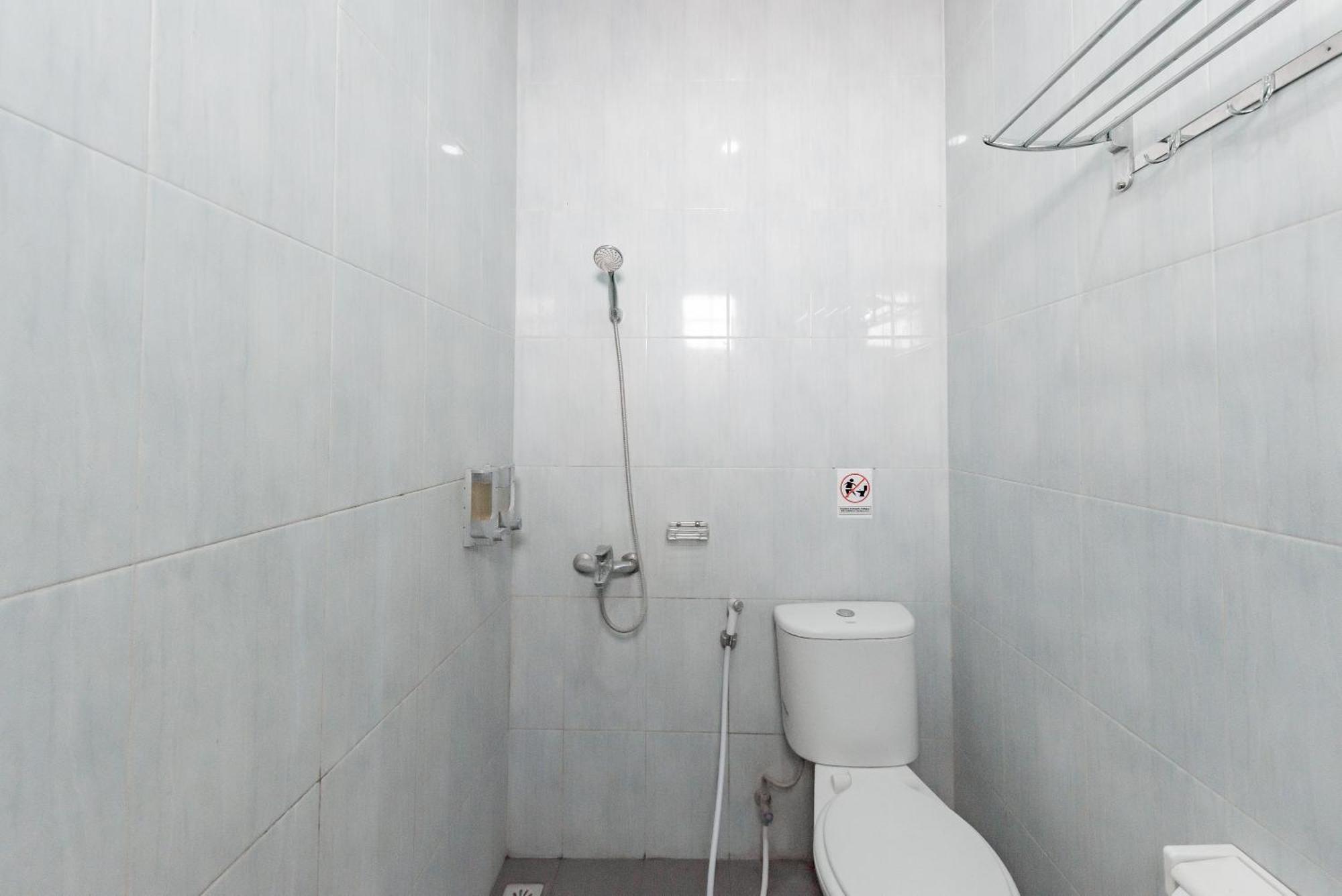 Hotel Reddoorz Near Pasar Baru Bandung Extérieur photo