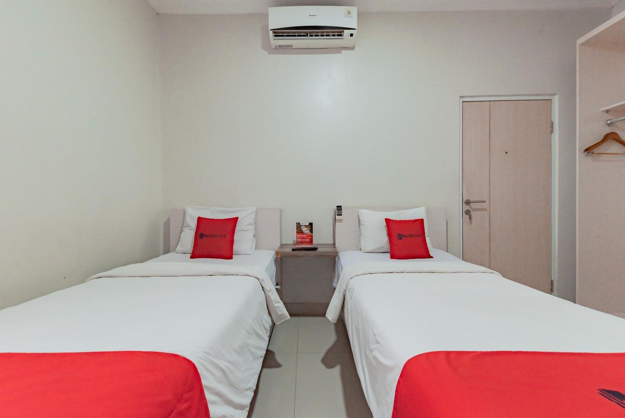 Hotel Reddoorz Near Pasar Baru Bandung Extérieur photo