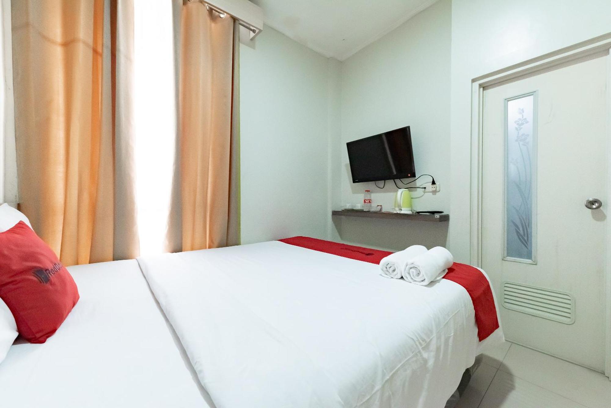 Hotel Reddoorz Near Pasar Baru Bandung Extérieur photo