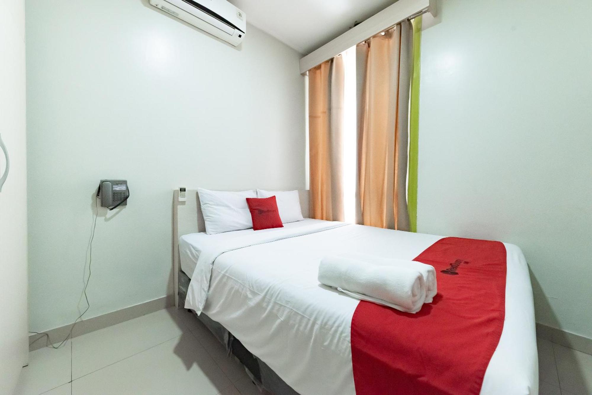 Hotel Reddoorz Near Pasar Baru Bandung Extérieur photo